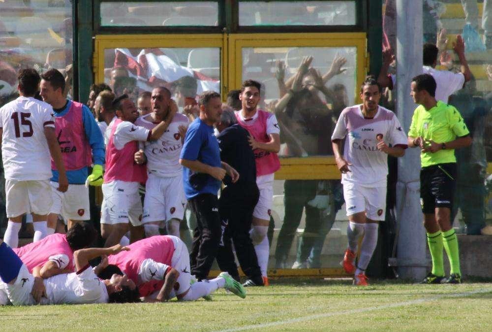 Accadde oggi - 2015, Balistreri salva la Reggina, Messina in D
