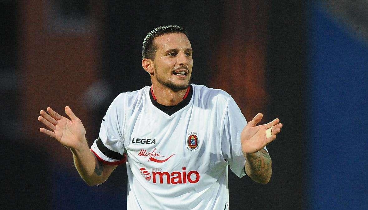 Serie C, l'ex difensore Stefano Ferrario lascia il calcio a 35 anni
