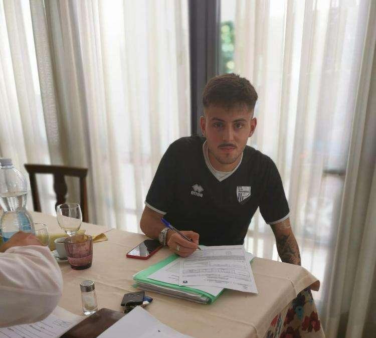FOTONOTIZIA TC - Pianese, firma in bianconero Stefano Ciavattini