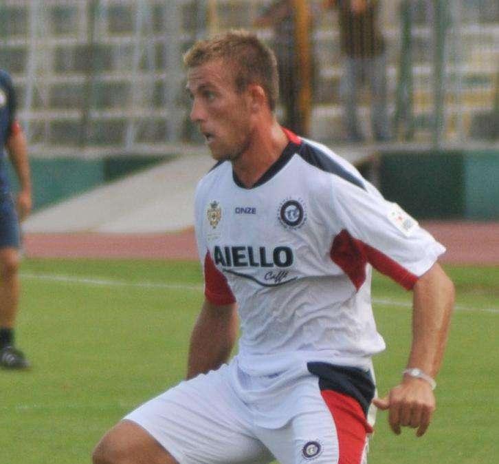 Cavese, si pensa a Cejas e Coletti