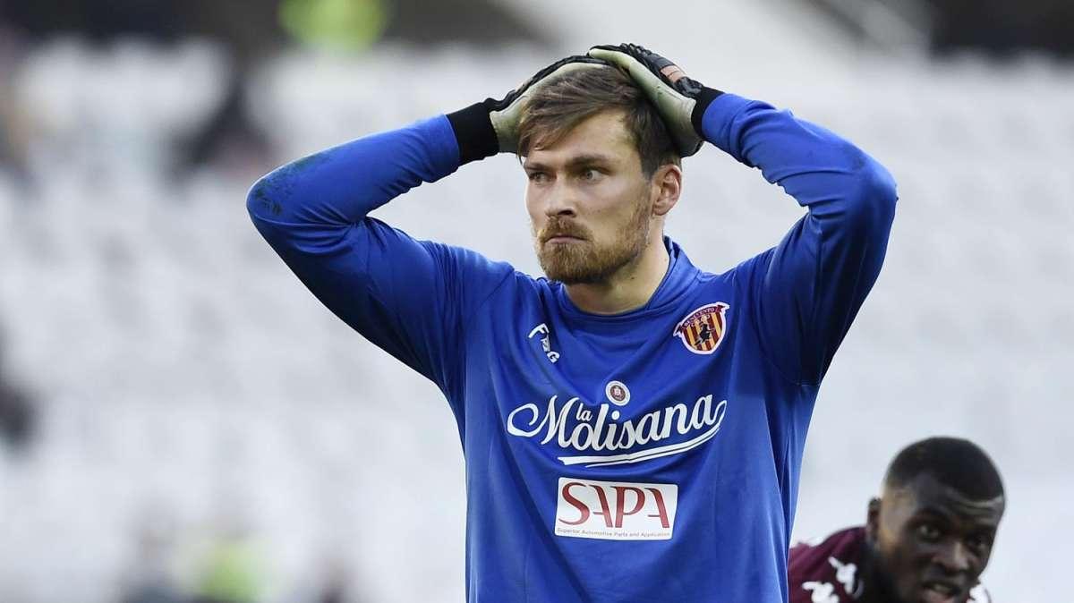 Bari, duello con la Salernitana per il portiere Vid Belec