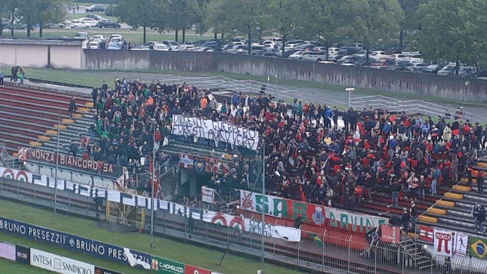 FOTONOTIZIA TC - Monza-Viterbese, la curva di casa saluta Foresti