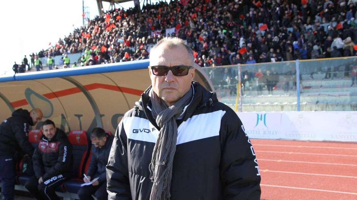Salernitana, in discussione il mister?
