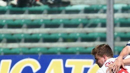 Padova, si ferma Serena: possibile distorsione al ginocchio