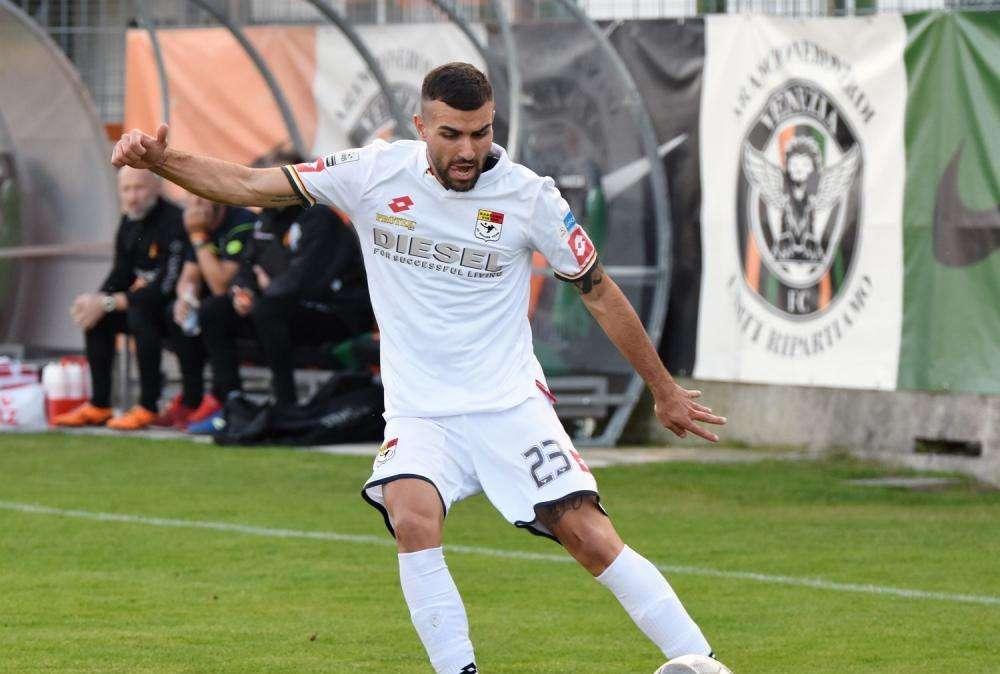 Pro Vercelli, su Crialese gli occhi di Juve Stabia, Entella e Siena 