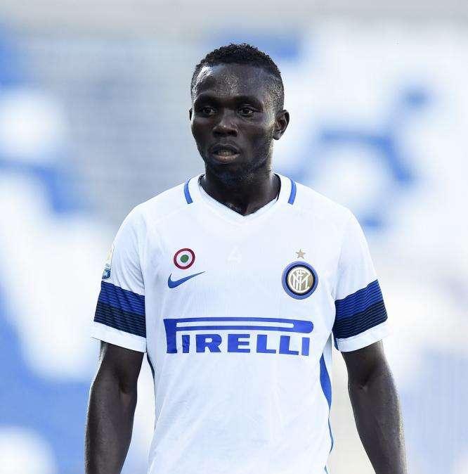 Bari, saluta Awua. Sale in B al Livorno