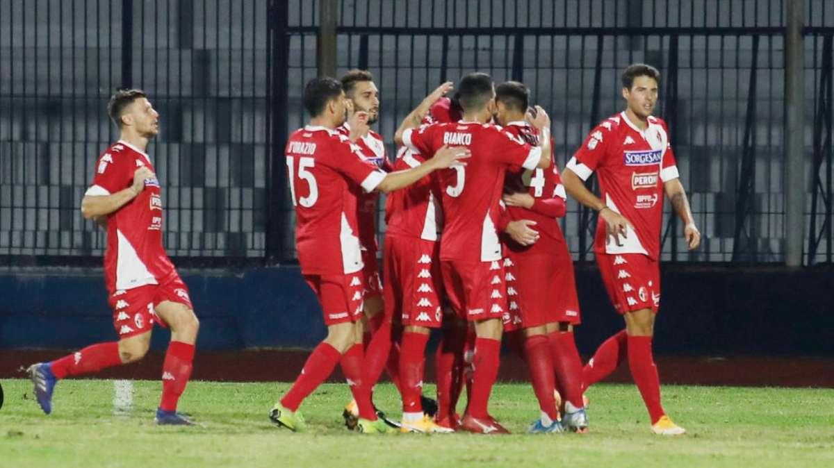 Bari, torna l'incubo Covid: positivi sette calciatori in ritiro