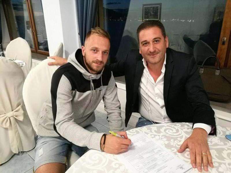 Fotonotizia - Juve Stabia, la firma di Urban Zibert