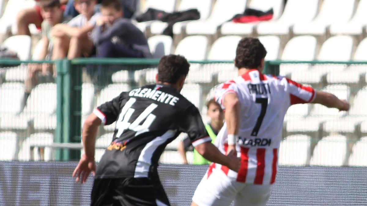 Cosenza, un rinforzo per la fascia: fatta per Clemente dalla Pro Vercelli