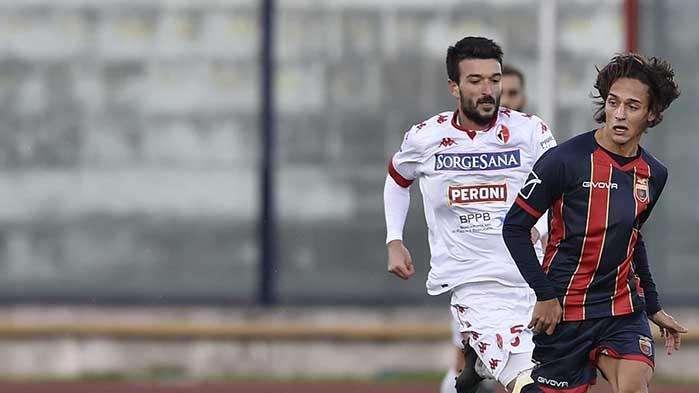 Bari, seduta sotto un vento gelido. Tabella dedicata per Bianco