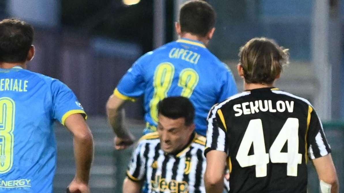 Avellino, contatti con la Carrarese per Capezzi e Panico