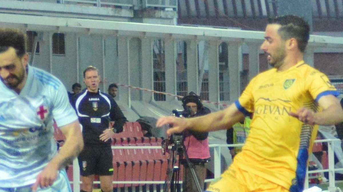 UFFICIALE - Carrarese, Pasciuti prolunga fino al 30 giugno 2023