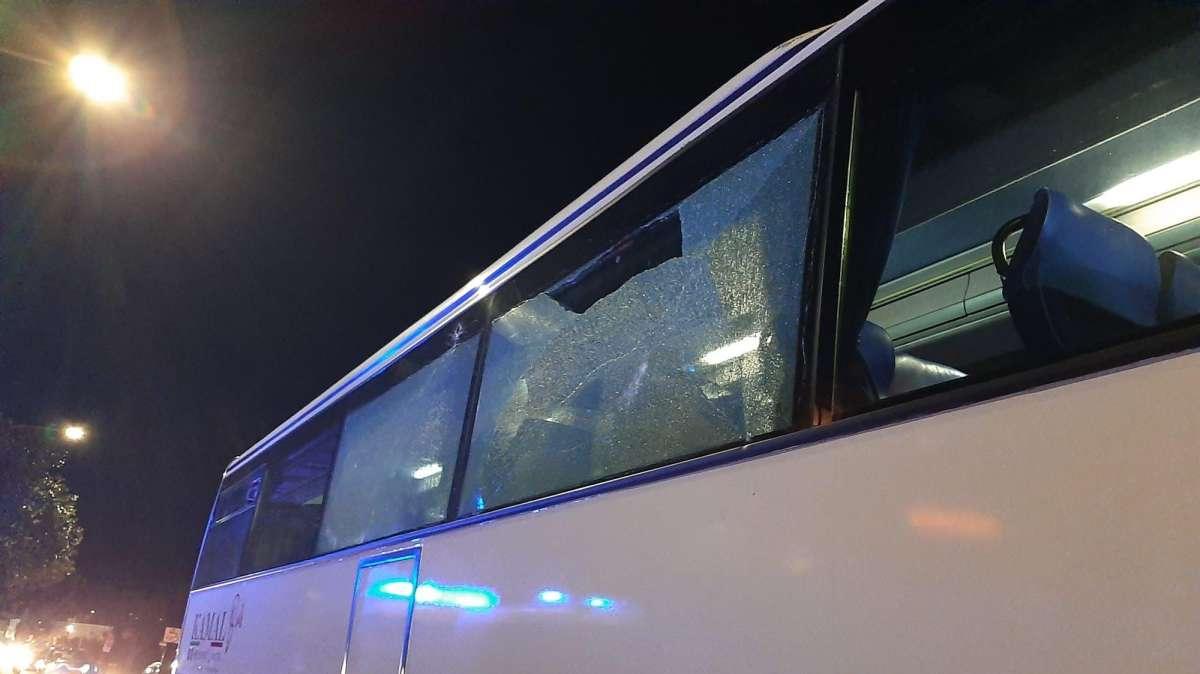 Pontedera, sassi contro pullman di tifosi a Sestri dopo la gara