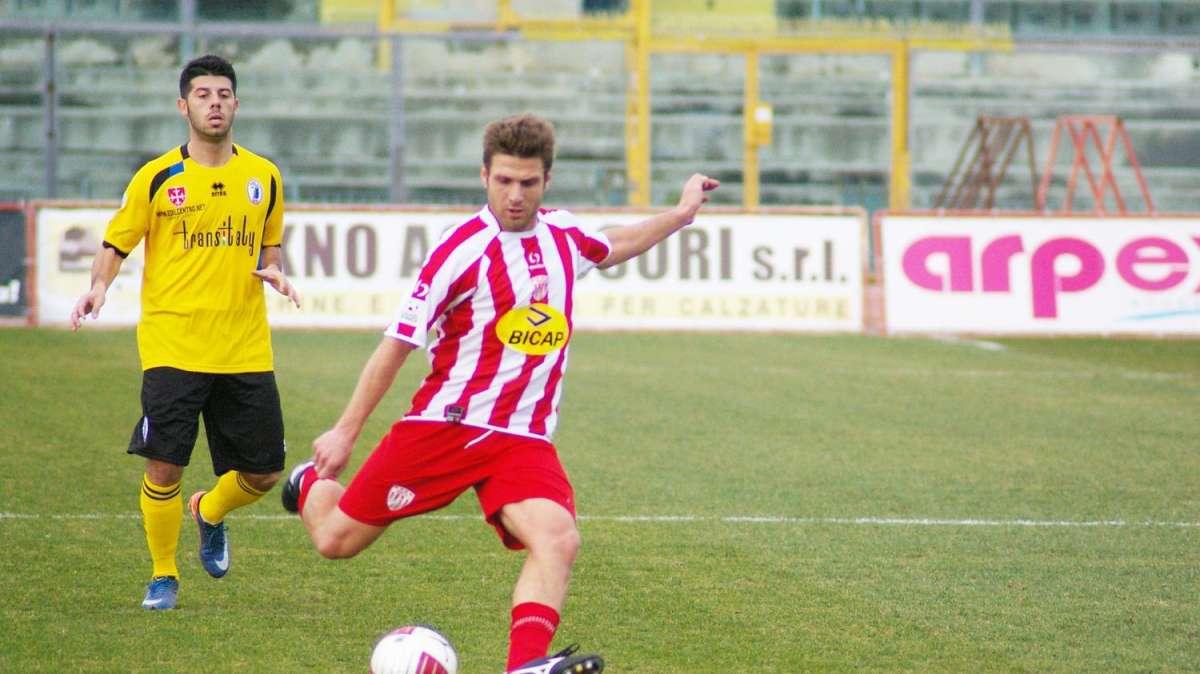 Monopoli, Piccinni lascia il calcio: "È stato un bel viaggio, io scendo qui"