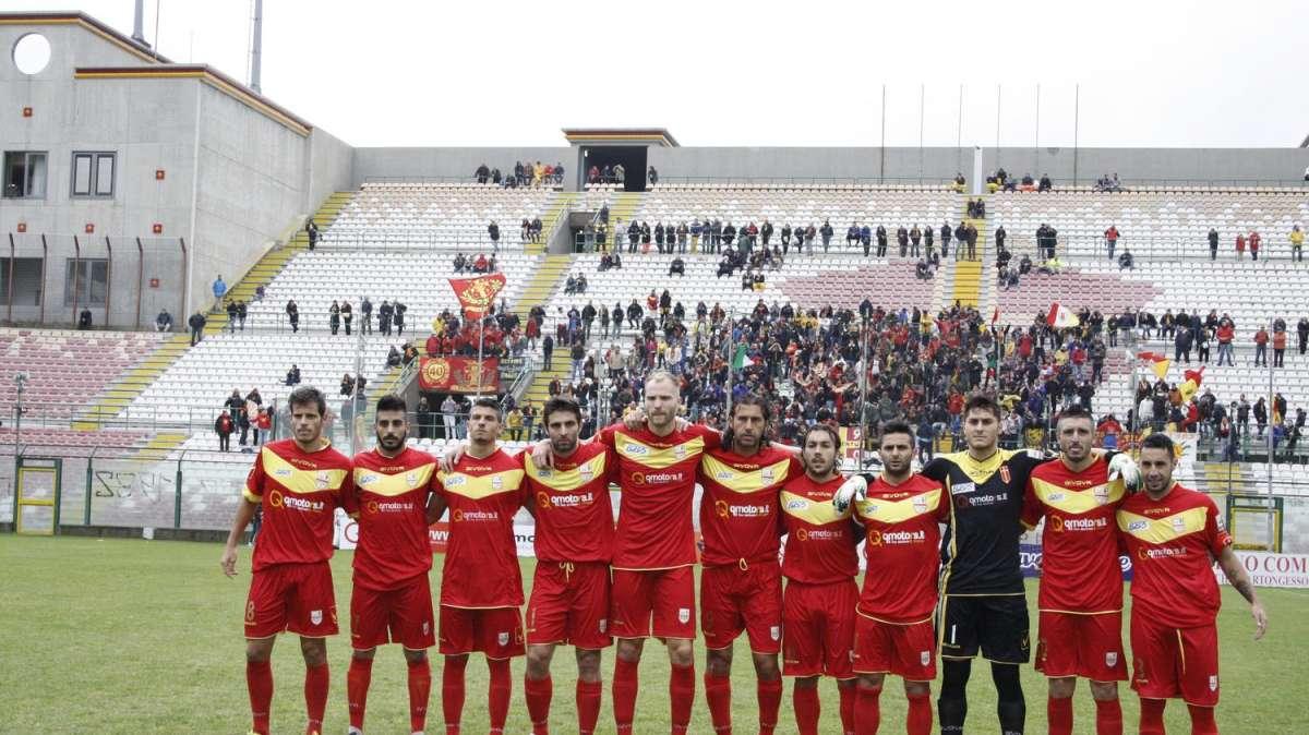 Anticipo 2^ Divisione, a fine primo tempo reti bianche tra il Messina e il Cosenza