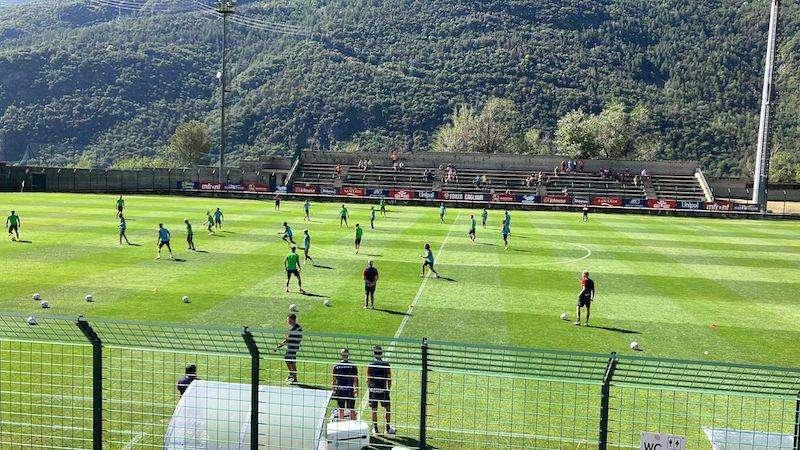 LIVE TC - CHATILLON - Terminato il secondo allenamento del Cagliari in Valle d'Aosta. Squadra impegnata in una partitella. Nandez a parte. Esami per Jankto. Mancosu, Lapadula e Desogus tra piscina e palestra