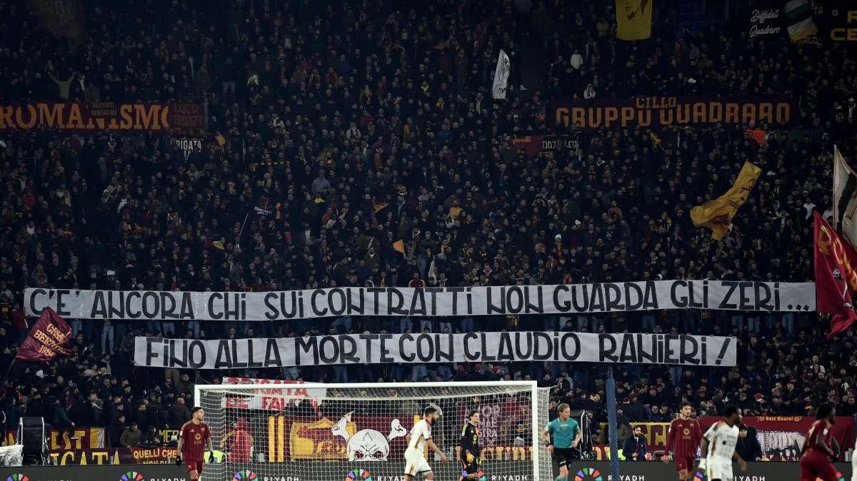 Roma-Lecce, la Curva Sud omaggia Ranieri: "C'è chi ancora sui contratti non guarda gli zeri"