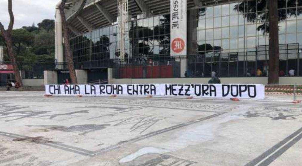 Roma-Udinese, clima surreale. Giallorossi fischaitissimi dai propri sostenitori 