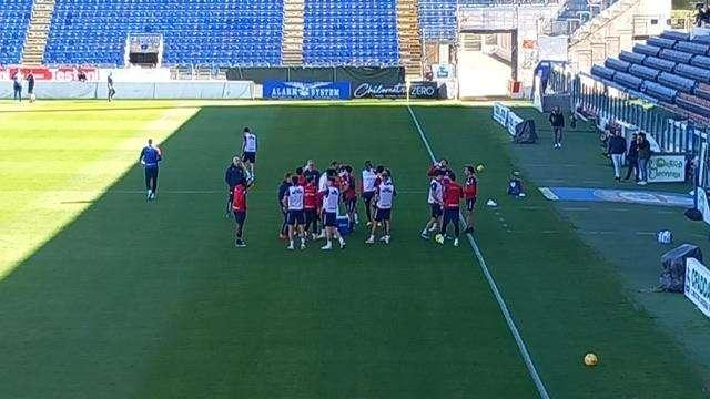 Allenamento a porte aperte all'Unipol Domus: il calore dei tifosi (VIDEO)