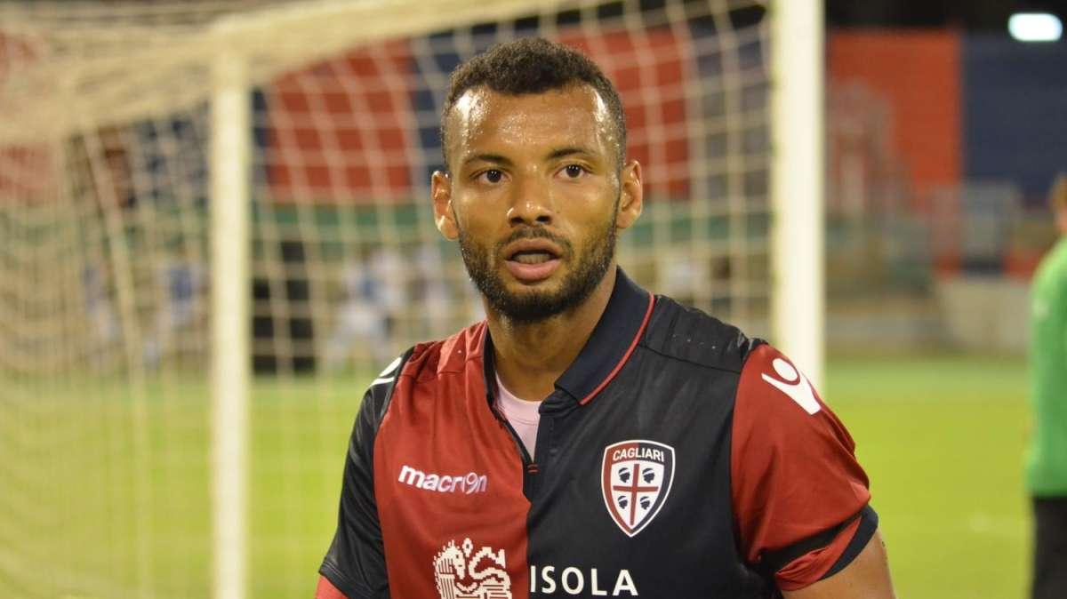 ACCADDE OGGI - Il Cagliari batte il Modena e conquista il primo posto in classifica 