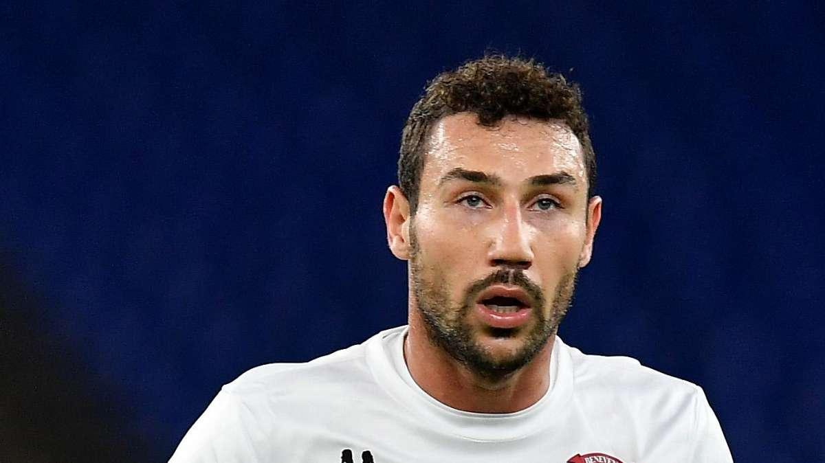 Arturo Ionita e l'abbraccio con Nicolò Barella