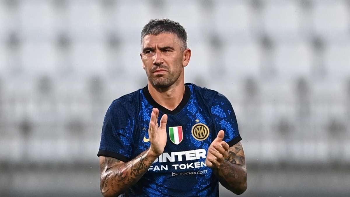Spunta il nome di Kolarov: pro e contro di un possibile arrivo del serbo
