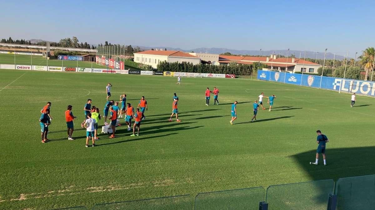 Quarto giorno di ritiro per il Cagliari. Corsetta finale con divisione in 3 gruppi 