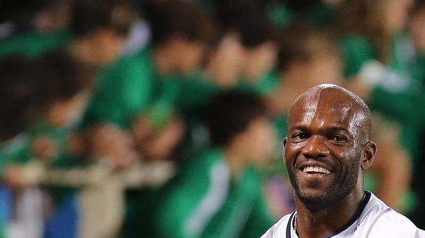 Suazo e l'abbraccio con Seedorf: "Quando incontri un amico" (FOTO)