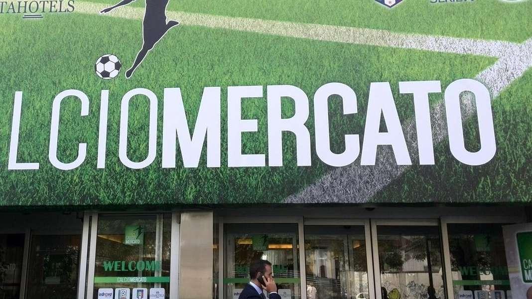 MERCATO CAGLIARI H24 - Okoli nel mirino. Bonato tra Okereke e Dessers. Inserimento per Kouame. Zappa rinnova fino al 2030. Definite le cessioni di Azzi e Wieteska