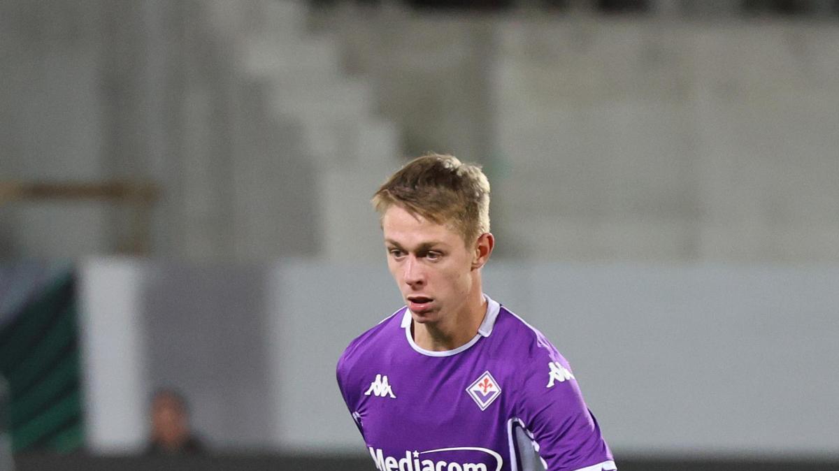 La Fiorentina lavora alle cessioni. La Repubblica FI: "Cagliari su Nicolussi Caviglia, pronta un’offerta. Proposte estere per Dzeko"