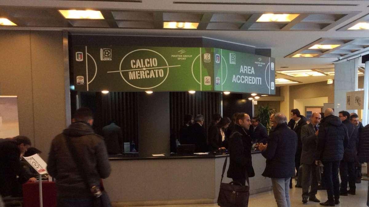 MERCATO CAGLIARI H24 - Mazzitelli giunto in Sardegna. Sondaggio West Ham per Piccoli. Accordo di massima con il Beşiktaş per Kılicsoy. Assalto a Esposito. Spunta Brekalo. In mezzo occhio a Barak e Aebischer.