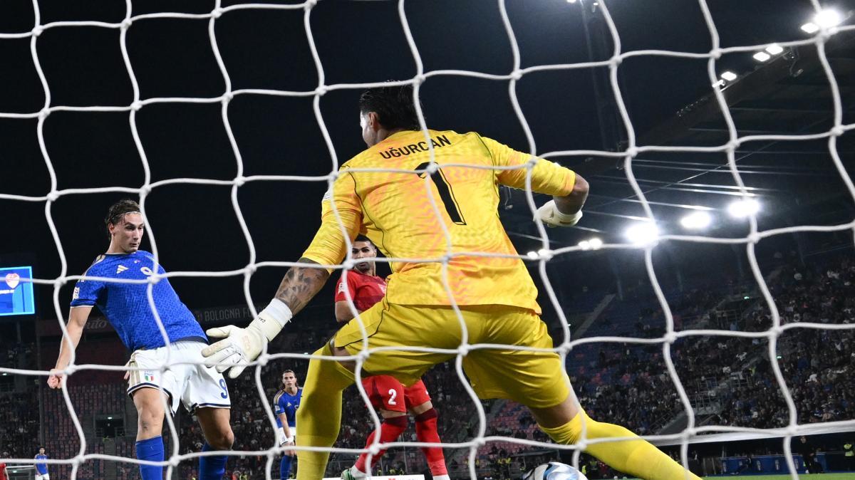Scamacca, Calafiori e Pio stendono la Turchia. Apertura Tuttosport: "Festival d'Italia"