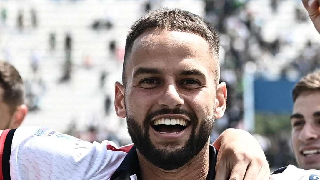 Visita al Lago di Como per Hatzidiakos. Il difensore rossoblù ritrova l'amico Reijnders