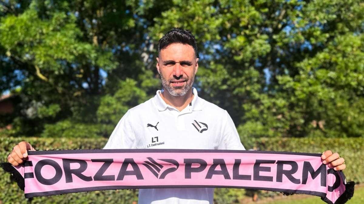 Esordio in campionato per Sirigu, il Palermo lo celebra: "Bentornato, 14 anni dopo"