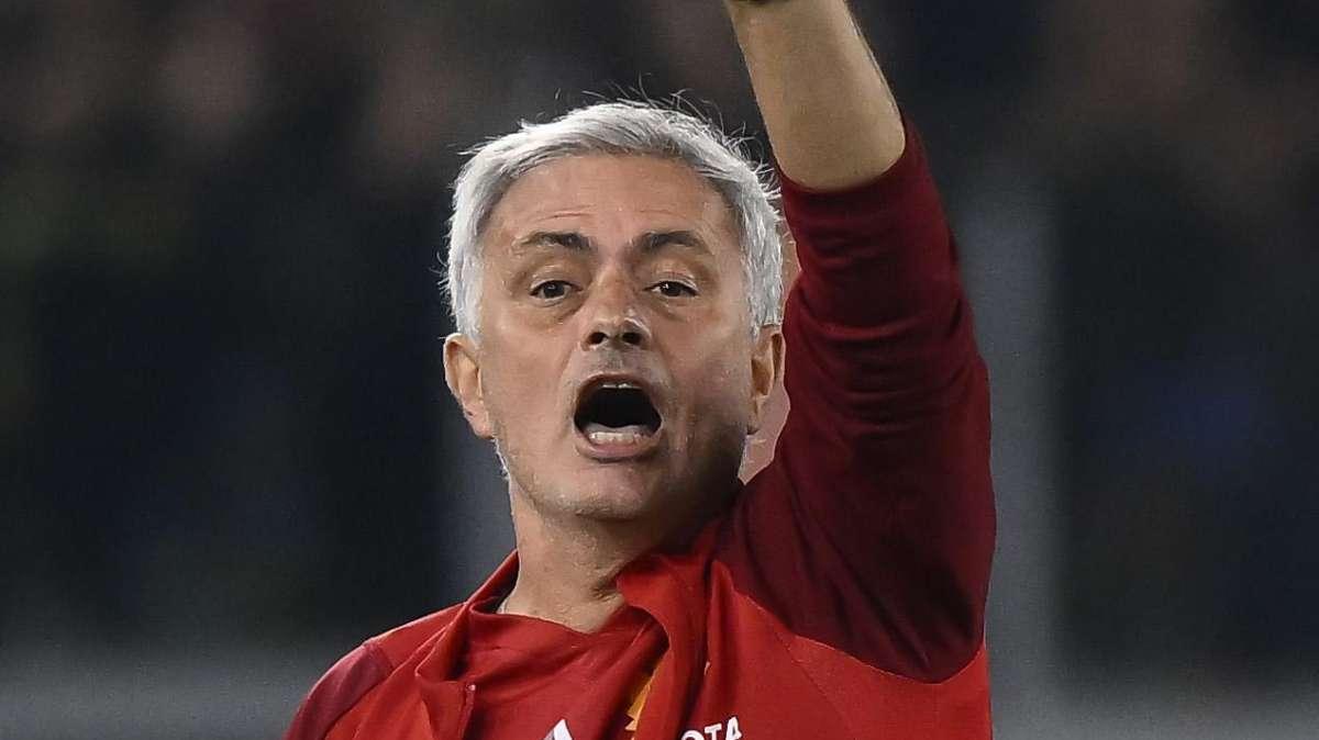 QUI ROMA - Mourinho: "Pellegrini? Mi è sembrato un problema muscolare. Siamo costretti a far giocare Cristante centrale per via degli infortuni"