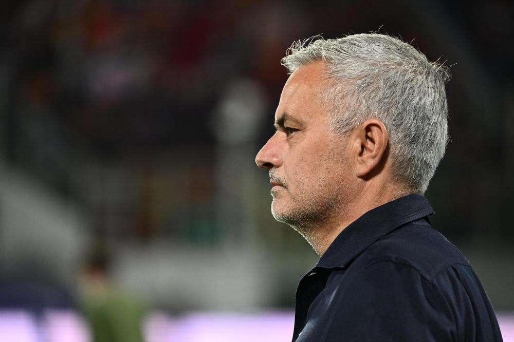 Mourinho: "A fine anno niente complimenti agli arbitri"