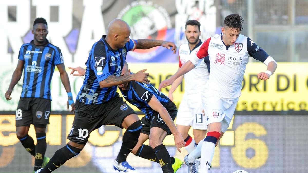 Il Cagliari saluta Barreca: "Con noi a Bari nel 2016 e l'11 giugno scorso. Grazie di tutto Anto!" (FOTO)