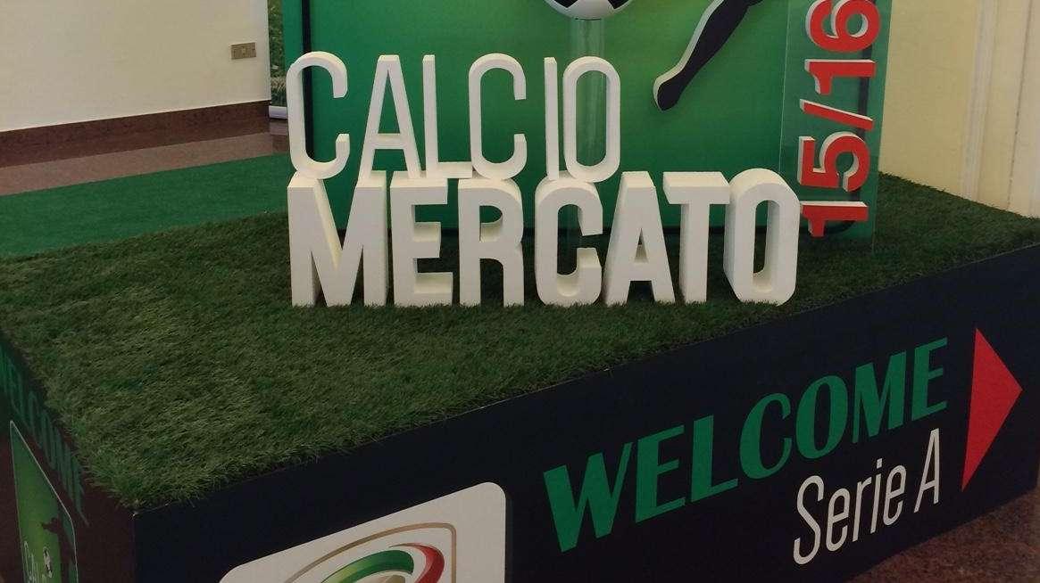 MERCATO CAGLIARI H24 - Ufficiali gli addii di Wieteska e Azzi. Si raffredda Okereke. Il Como prepara offerta per Augello. Lo Spezia pensa a Lapadula last minute.