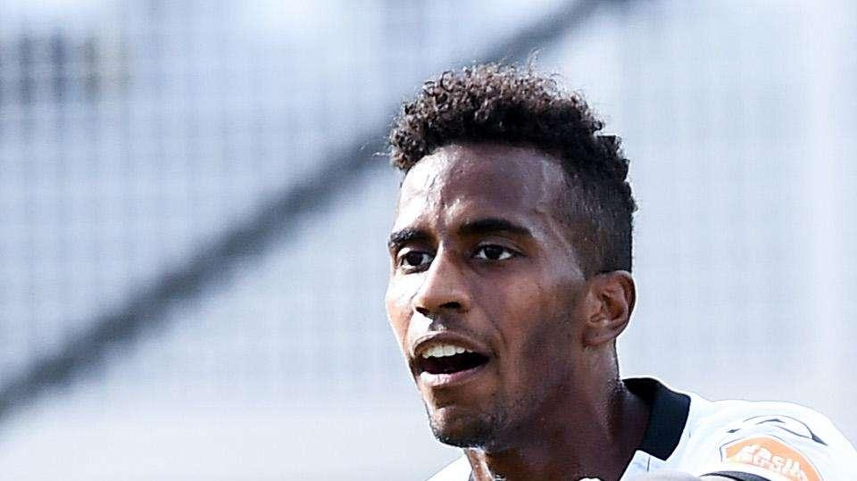 Il Cagliari sui social fa gli auguri a Capradossi: "Sono 27! Tanti auguri Elio"
