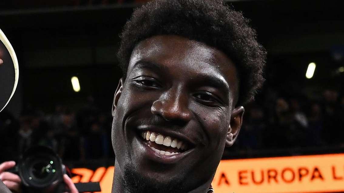 Il Cagliari celebra il compleanno di Adopo e Rog
