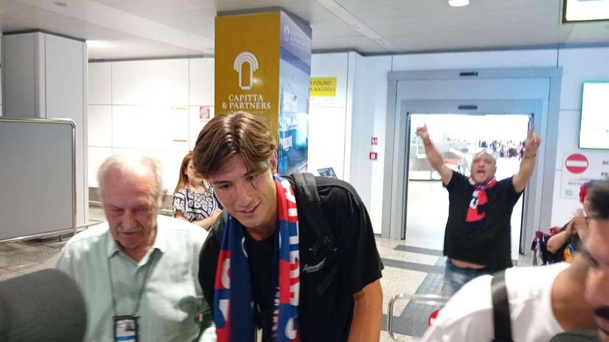 Le prime parole rossoblù di Gennaro Borrelli: "Sono contentissimo, ringrazio mister e presidente che mi hanno voluto più di tutti"