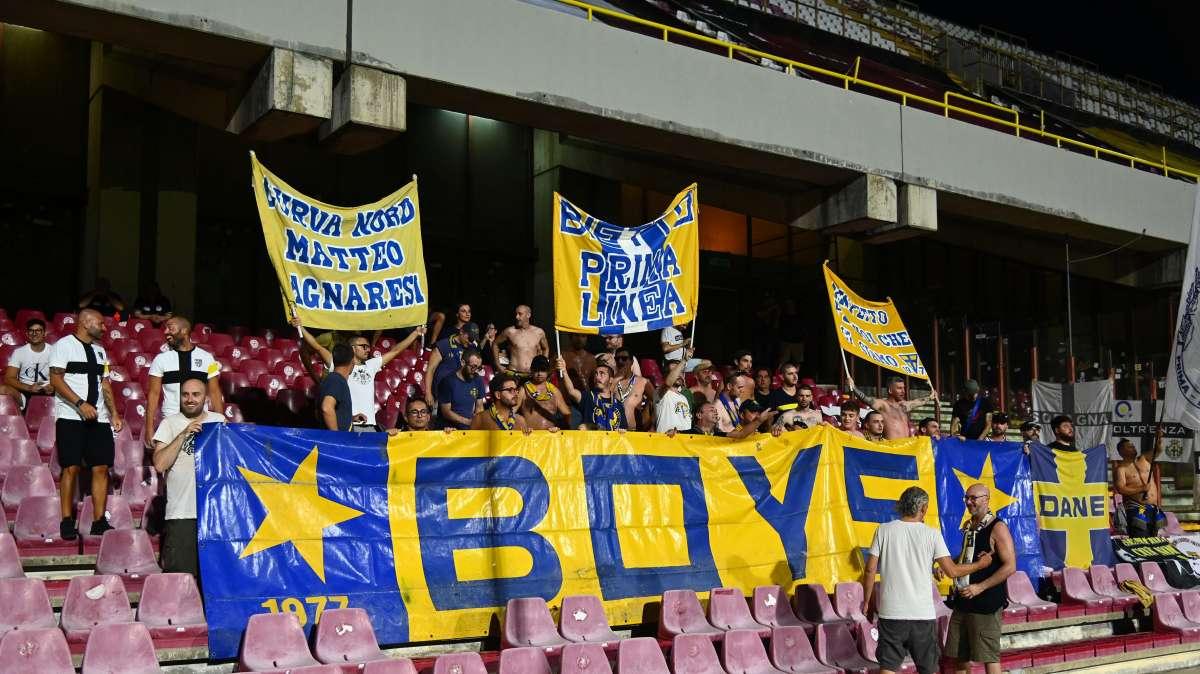 Gazzetta - Parma, voli costosi: i tifosi per protesta hanno rinunciato a seguire la squadra in Sardegna