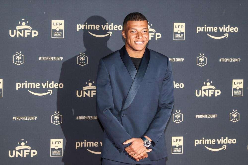 Madre Mbappé: "Offerte da Psg e Real sono pari, decida lui"