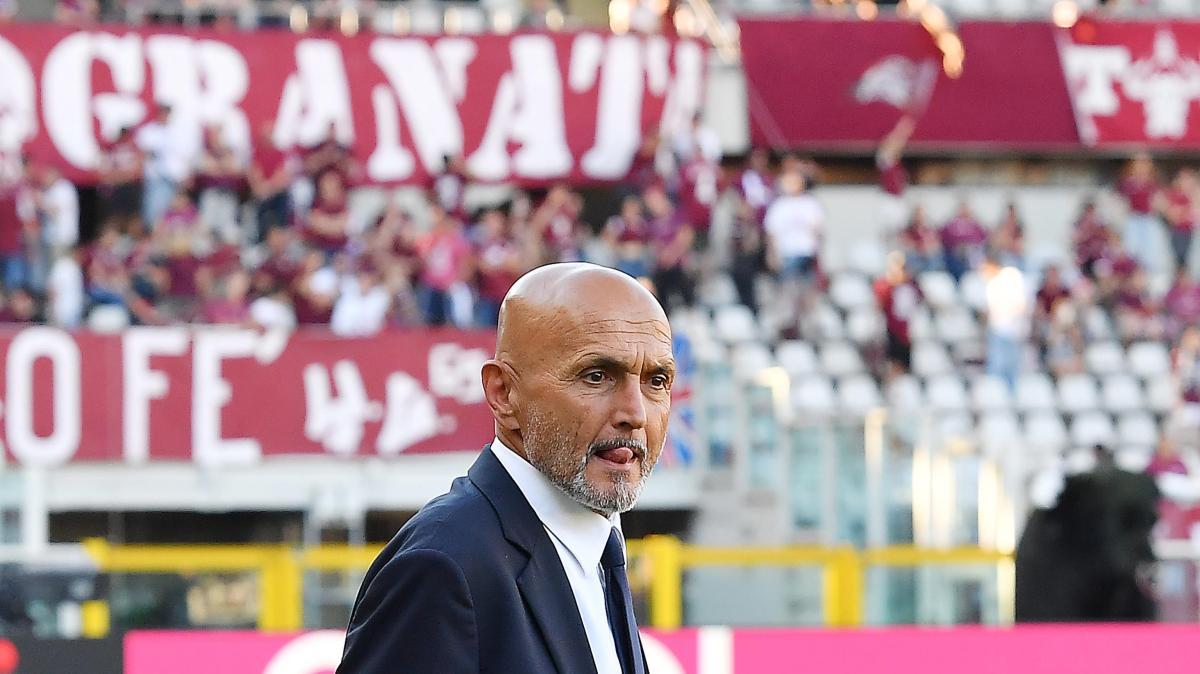 Calcio: Juve presenta maglia da trasferta, sarà rosa