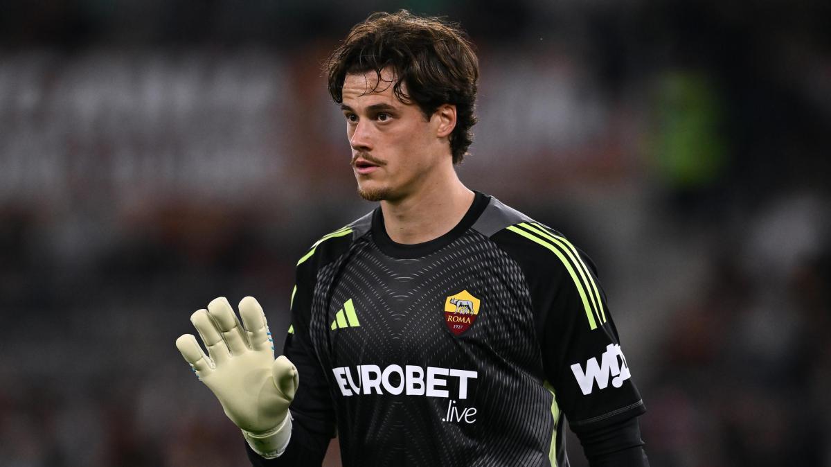 Intrigante alternativa a Martinez. Tuttosport: "Juve-Svilar l’occasione"