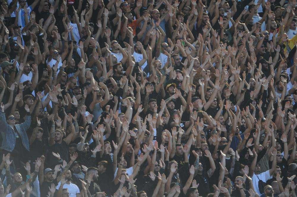 Napoli: ironia ultras, cantano 'Vesuvio erutta'