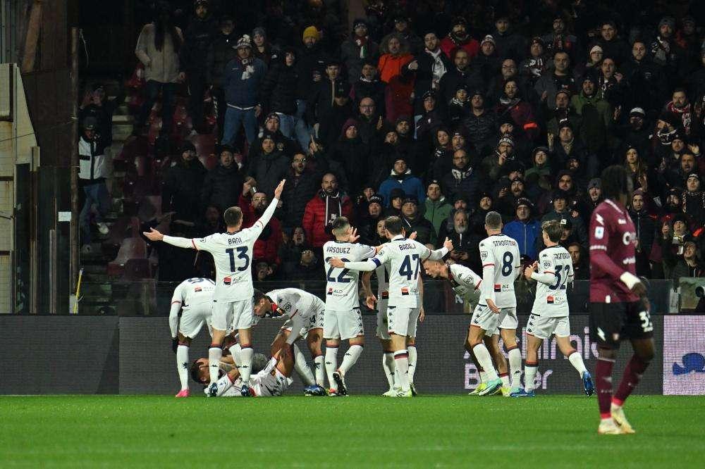 Salerno, uno snack al cioccolato colpisce Retegui. Strootman lo mangia