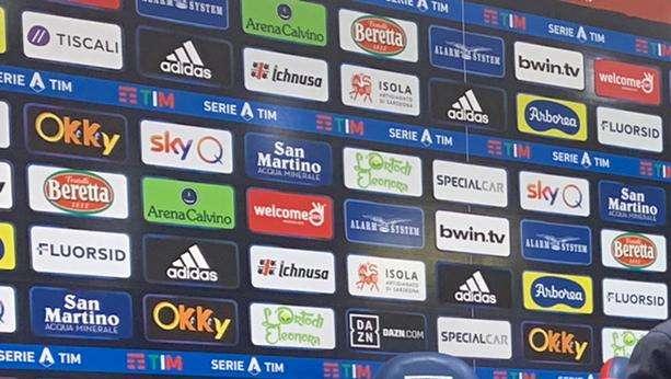 Lille, infortunio per l'ex rossoblù Adam Ounas. Esce dal campo in barella