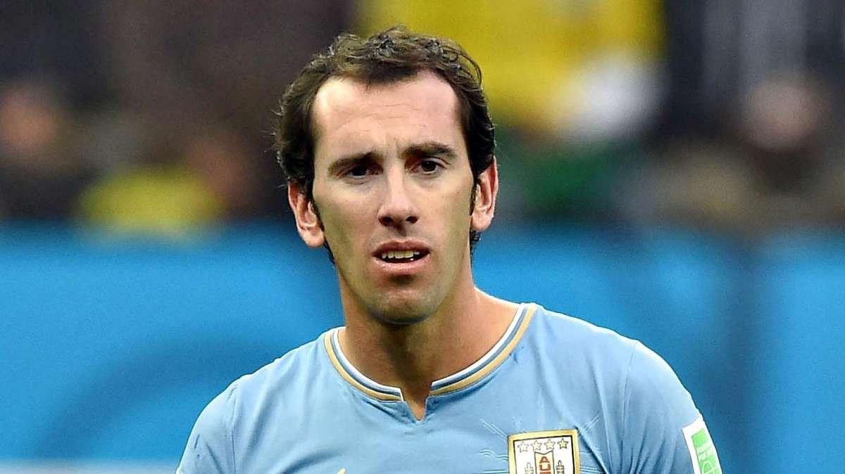 Gazzetta - Ritardi e rabbia sulle rotte dal Sudamerica. Volo di linea per gli uruguaiani del Cagliari, Semplici sposta l'allenamento