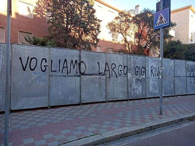 "Vogliamo Largo Gigi Riva": la scritta apparsa al centro di Cagliari